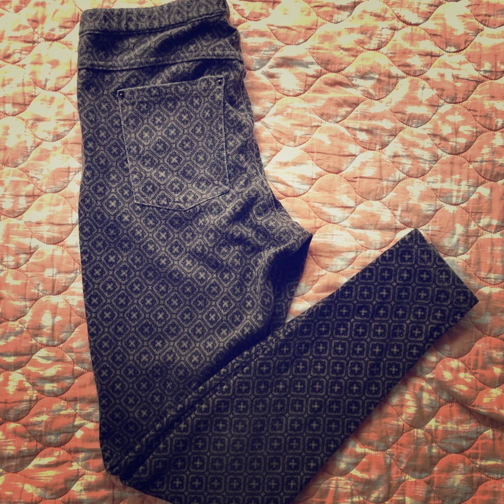 HUE Women’s Patterned Jeggings Medium